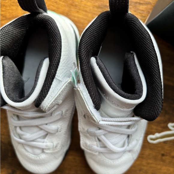 Jordan MVP TD Shoes - White with Green Highlights - Picture 7 of 9